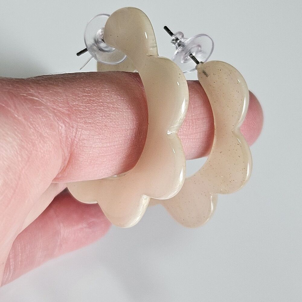 Cream Acrylic Scalloped Hoop Earrings With Sparkles